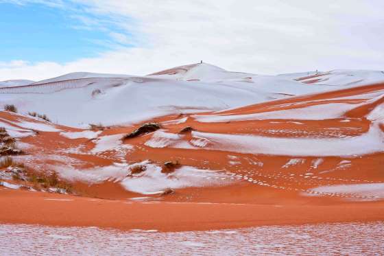 Neige dans un désert
